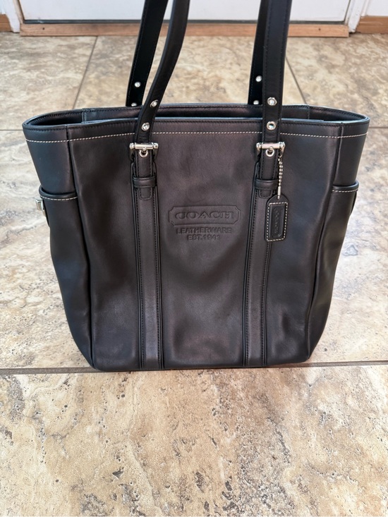 Coach Handbags - COACH Vintage Black Leather Hamptons Tote Bag